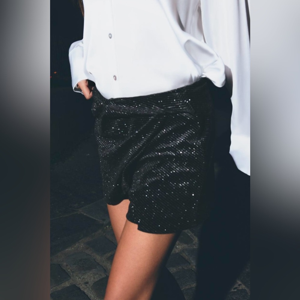 Zara Black Mini Pencil Skirt with Ruched Detail for Night Out
